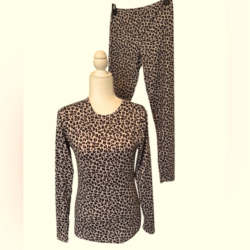 CHILL CHASERS Leopard Print PJs or Base Layer Size Small